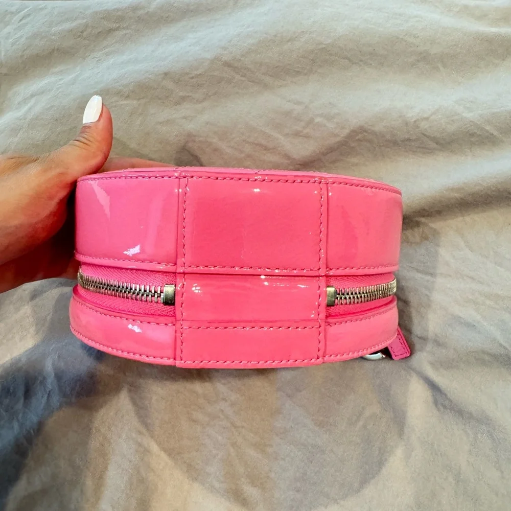 Authentic Chanel round a world bag in great condition - Picture 6 of 16